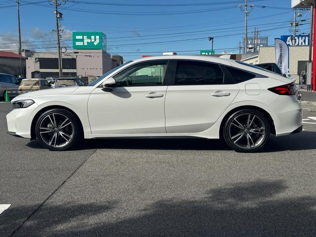 シビック ｅ：ＨＥＶ　ＬＸ　Ｈｏｎｄａ　Ｃ０ＮＮＥＣＴ対応ディスプレイオーディオ　ＥＴＣ　グレー内装　１８インチアルミホイル　シートヒーター（5枚目）