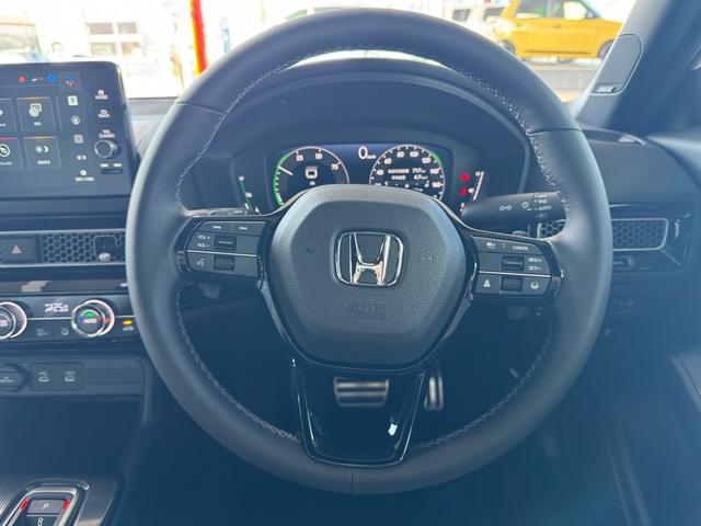 シビック ｅ：ＨＥＶ　ＬＸ　Ｈｏｎｄａ　Ｃ０ＮＮＥＣＴ対応ディスプレイオーディオ　ＥＴＣ　グレー内装　１８インチアルミホイル　シートヒーター（15枚目）