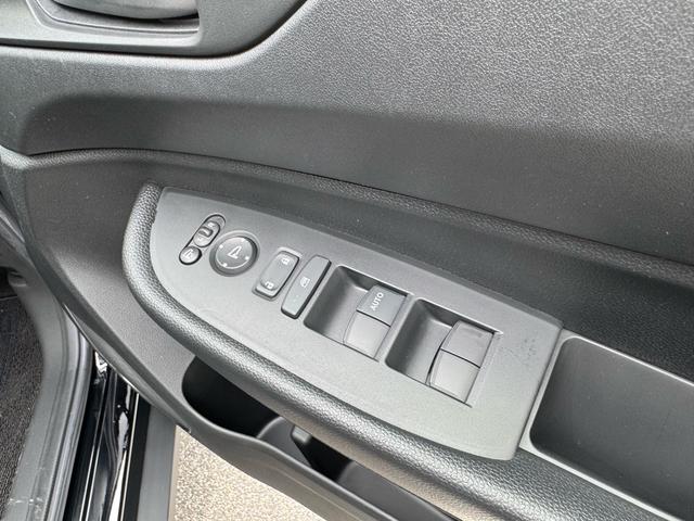 WR-V X サイドエアバック LEDライト 横滑り防止機能 衝突被害軽減ブレーキ クルコン キーフリー レーンキープアシスト 助手席エアバッグ コーナーセンサー ABS パワーウインドウ オートエアコン(19枚目)