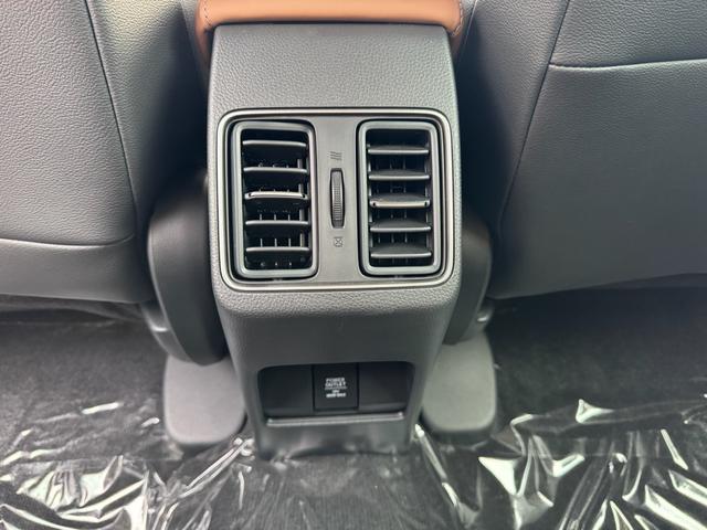 WR-V Z+ クリソナ 追突軽減ブレーキ サイドエアバッグ 盗難防止システム 運転席エアバッグ クルコン 横滑り防止 LKA フルオートエアコン パワーウィンドウ オートライト パワーステアリング キーフリー(18枚目)