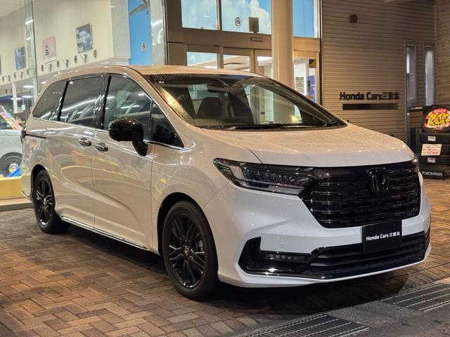 オデッセイハイブリッド ｅ：ＨＥＶアブソルート・ＥＸブラックエディション　純正１１インチナビ　１２インチリア席モニター　ＥＴＣ車載器　ブラックエンブレム　ハンズフリーパワーテールゲート　サイドエアバック　車線逸脱警報　ＬＥＤライト　Ｗエアコン　オートライト　オットマン（5枚目）