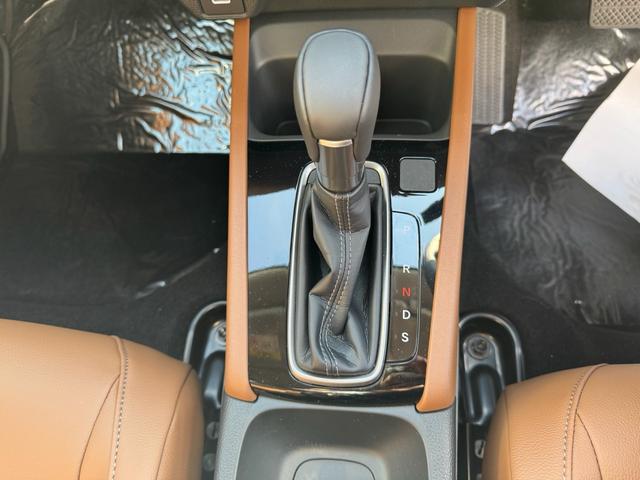 ＷＲ－Ｖ Ｚ＋　クリソナ　追突軽減ブレーキ　サイドエアバッグ　盗難防止システム　運転席エアバッグ　クルコン　横滑り防止　ＬＫＡ　フルオートエアコン　パワーウィンドウ　オートライト　パワーステアリング　キーフリー（11枚目）