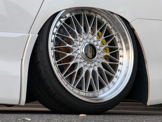 アルファード ２４０Ｓ　プライムセレクションＩＩ　ＢＢＳスーパーＲＳ２０インチ／Ａｃｃエアサスキット／ＷＡＬＤブレーキキット／リアアクスル／前期改後期／ツインムーンルーフ／両側パワースライドドア／パワーバックドア／プレミアサウンド／リアエンター（14枚目）