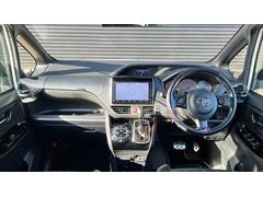 ＴＯＹＯＴＡ　８０ＮＯＡＨの入庫です！！こちらの車両はスポーティなＧＲスポーツとなっております！！各所が専用パーツとなっておりますので是非ご確認ください！！ 2