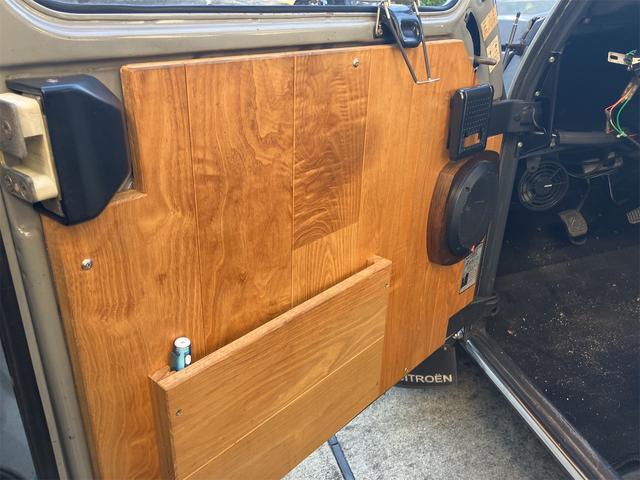 2CV6 チャールストン キャンバストップ(14枚目)