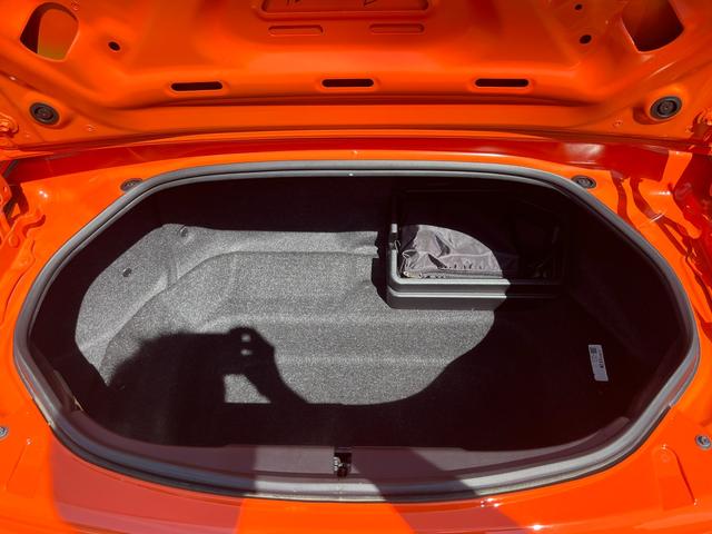 ロードスターRF 30周年記念車 1オーナー 国内139台限定車 専用ボディ色 6速MT マツダコネクト BOSEサウンド RAYS製17インチ専用ホイール オレンジブレンボキャリパー RECARO製専用シート マツダオプションエアロ(11枚目)