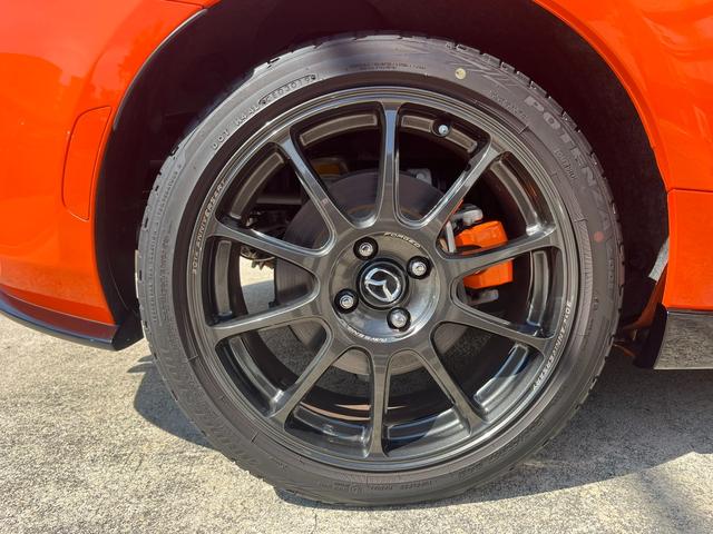 ロードスターRF 30周年記念車 1オーナー 国内139台限定車 専用ボディ色 6速MT マツダコネクト BOSEサウンド RAYS製17インチ専用ホイール オレンジブレンボキャリパー RECARO製専用シート マツダオプションエアロ(76枚目)