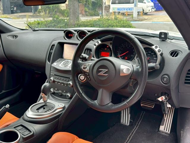 フェアレディＺ バージョンＴ　スエードファブリックシート　クリアランスソナー　バックカメラ　シートヒーター　電動シート　メーカーオプションＨＤＤナビ　フルセグ　ＣＤ・ＤＶＤ再生　スマートキー　パドルシフト　ＢＯＳＥサウンド　ＥＴＣ（74枚目）