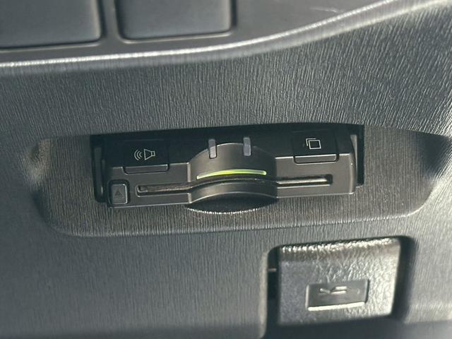 プリウス Ｓ　純正７インチ　ＳＤナビ　フルセグ　ＤＶＤ再生可能　バックカメラ　ＬＥＤヘッドライト　スマートキー　プッシュスタート　ステアリングスイッチ　ＥＴＣ車載器（3枚目）