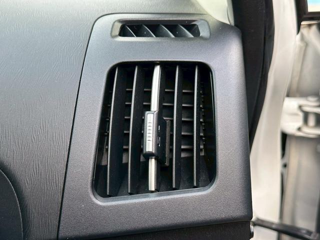 プリウス Ｓ　純正７インチ　ＳＤナビ　フルセグ　ＤＶＤ再生可能　バックカメラ　ＬＥＤヘッドライト　スマートキー　プッシュスタート　ステアリングスイッチ　ＥＴＣ車載器（63枚目）