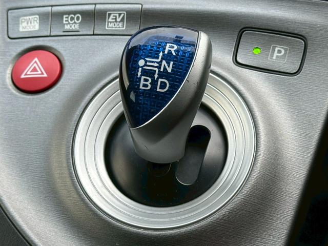 プリウス Ｓ　純正７インチ　ＳＤナビ　フルセグ　ＤＶＤ再生可能　バックカメラ　ＬＥＤヘッドライト　スマートキー　プッシュスタート　ステアリングスイッチ　ＥＴＣ車載器（69枚目）