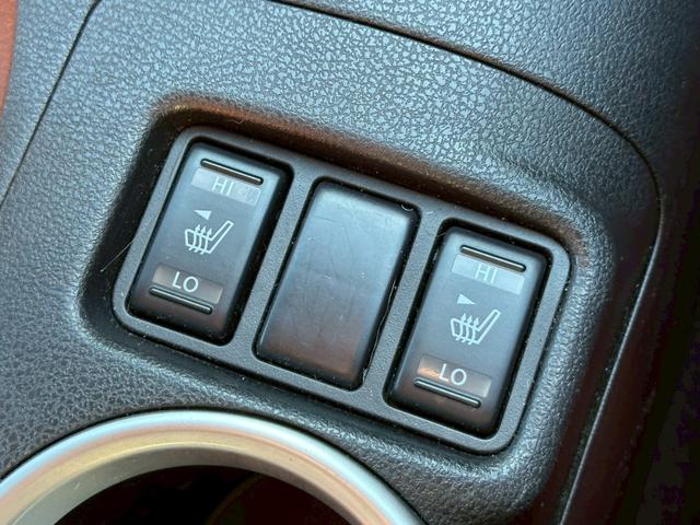 フェアレディＺ バージョンＴ　全塗装ブラック　部分ゴールド塗装　本革ブラウンシート　シートヒーター　ＢＯＳＥサウンド　電動シート　ＣＤ・ＤＶＤ再生　スマートキー　純正１８インチアルミホイール　パドルシフト　ＥＴＣ　３連メーター（2枚目）