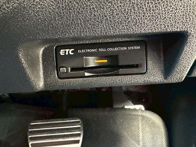 フェアレディＺ バージョンＴ　全塗装ブラック　部分ゴールド塗装　本革ブラウンシート　シートヒーター　ＢＯＳＥサウンド　電動シート　ＣＤ・ＤＶＤ再生　スマートキー　純正１８インチアルミホイール　パドルシフト　ＥＴＣ　３連メーター（3枚目）