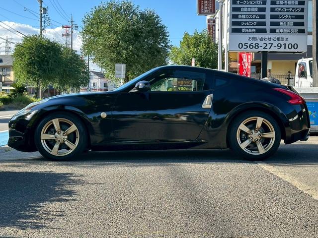 フェアレディＺ バージョンＴ　全塗装ブラック　部分ゴールド塗装　本革ブラウンシート　シートヒーター　ＢＯＳＥサウンド　電動シート　ＣＤ・ＤＶＤ再生　スマートキー　純正１８インチアルミホイール　パドルシフト　ＥＴＣ　３連メーター（11枚目）