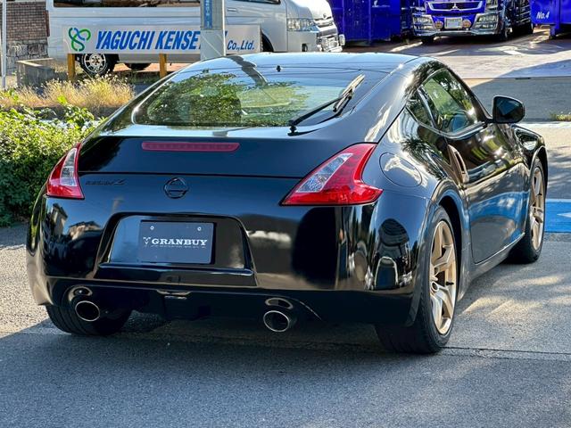 フェアレディＺ バージョンＴ　全塗装ブラック　部分ゴールド塗装　本革ブラウンシート　シートヒーター　ＢＯＳＥサウンド　電動シート　ＣＤ・ＤＶＤ再生　スマートキー　純正１８インチアルミホイール　パドルシフト　ＥＴＣ　３連メーター（14枚目）