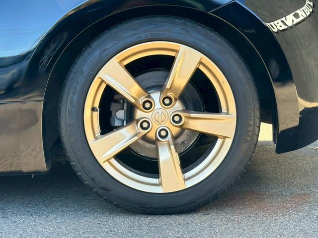 フェアレディＺ バージョンＴ　全塗装ブラック　部分ゴールド塗装　本革ブラウンシート　シートヒーター　ＢＯＳＥサウンド　電動シート　ＣＤ・ＤＶＤ再生　スマートキー　純正１８インチアルミホイール　パドルシフト　ＥＴＣ　３連メーター（25枚目）