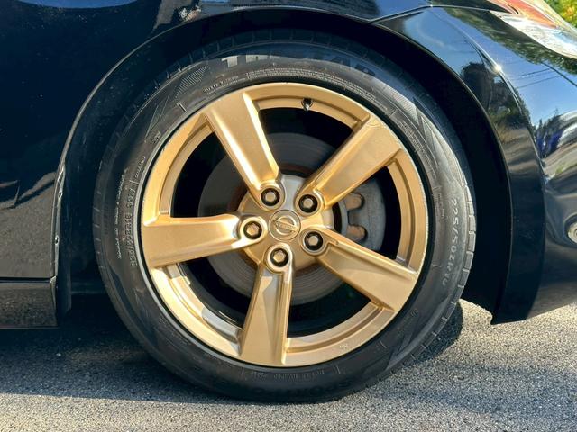 フェアレディＺ バージョンＴ　全塗装ブラック　部分ゴールド塗装　本革ブラウンシート　シートヒーター　ＢＯＳＥサウンド　電動シート　ＣＤ・ＤＶＤ再生　スマートキー　純正１８インチアルミホイール　パドルシフト　ＥＴＣ　３連メーター（27枚目）