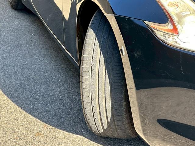 フェアレディＺ バージョンＴ　全塗装ブラック　部分ゴールド塗装　本革ブラウンシート　シートヒーター　ＢＯＳＥサウンド　電動シート　ＣＤ・ＤＶＤ再生　スマートキー　純正１８インチアルミホイール　パドルシフト　ＥＴＣ　３連メーター（29枚目）