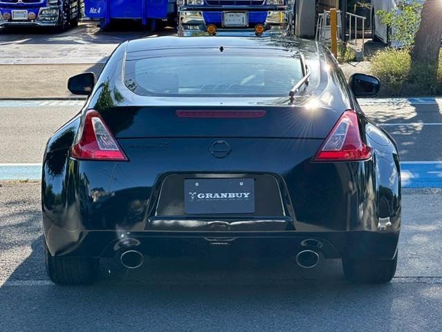 フェアレディＺ バージョンＴ　全塗装ブラック　部分ゴールド塗装　本革ブラウンシート　シートヒーター　ＢＯＳＥサウンド　電動シート　ＣＤ・ＤＶＤ再生　スマートキー　純正１８インチアルミホイール　パドルシフト　ＥＴＣ　３連メーター（40枚目）