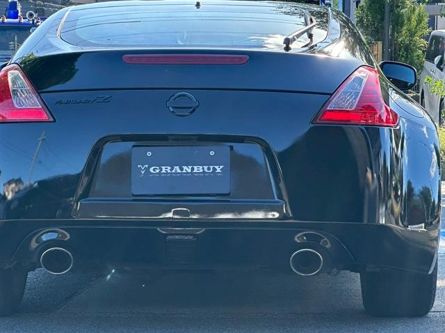 フェアレディＺ バージョンＴ　全塗装ブラック　部分ゴールド塗装　本革ブラウンシート　シートヒーター　ＢＯＳＥサウンド　電動シート　ＣＤ・ＤＶＤ再生　スマートキー　純正１８インチアルミホイール　パドルシフト　ＥＴＣ　３連メーター（41枚目）