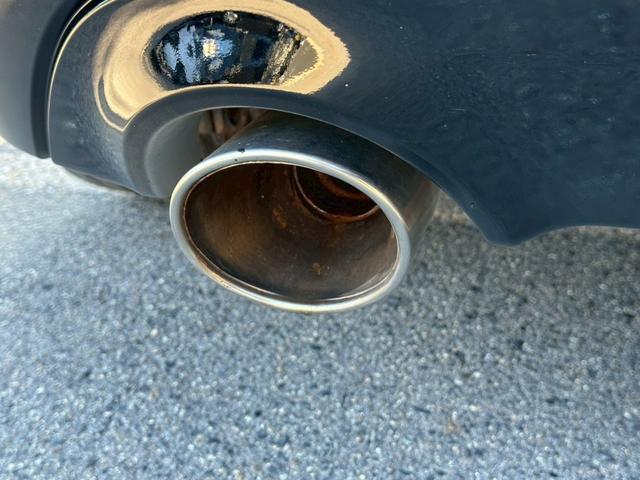 フェアレディＺ バージョンＴ　全塗装ブラック　部分ゴールド塗装　本革ブラウンシート　シートヒーター　ＢＯＳＥサウンド　電動シート　ＣＤ・ＤＶＤ再生　スマートキー　純正１８インチアルミホイール　パドルシフト　ＥＴＣ　３連メーター（42枚目）