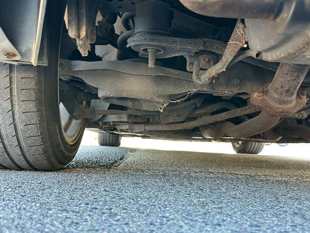 フェアレディＺ バージョンＴ　全塗装ブラック　部分ゴールド塗装　本革ブラウンシート　シートヒーター　ＢＯＳＥサウンド　電動シート　ＣＤ・ＤＶＤ再生　スマートキー　純正１８インチアルミホイール　パドルシフト　ＥＴＣ　３連メーター（44枚目）