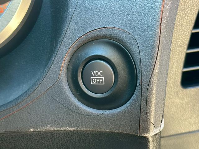 フェアレディＺ バージョンＴ　全塗装ブラック　部分ゴールド塗装　本革ブラウンシート　シートヒーター　ＢＯＳＥサウンド　電動シート　ＣＤ・ＤＶＤ再生　スマートキー　純正１８インチアルミホイール　パドルシフト　ＥＴＣ　３連メーター（70枚目）