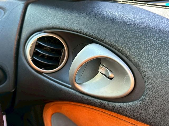 フェアレディＺ バージョンＴ　全塗装ブラック　部分ゴールド塗装　本革ブラウンシート　シートヒーター　ＢＯＳＥサウンド　電動シート　ＣＤ・ＤＶＤ再生　スマートキー　純正１８インチアルミホイール　パドルシフト　ＥＴＣ　３連メーター（72枚目）