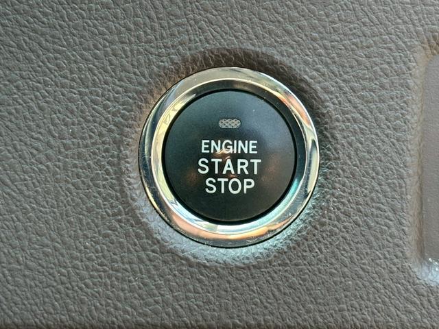 マークXジオ 240G ブラックパールリミテッド バックカメラ 純正SDナビゲーション フルセグ CD・DVD再生 スマートキー 電動シート ステアリングリモコン 純正18インチアルミホイール フォグライト 3列シート 電動格納ミラー助手席エアバック(8枚目)