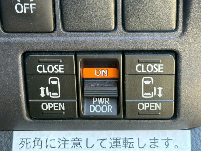 ヴォクシー ＺＳ　煌　両側電動スライドドア　純正９インチナビゲーション　フルセグ　純正フリップダウンモニター　バックカメラ　スマートキー　ＣＤ・ＤＶＤ再生　ＥＴＣ　純正アルミホイール　フォグライト　オートライト（3枚目）