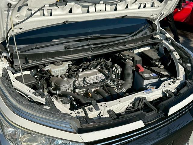 ヴォクシー ＺＳ　煌　両側電動スライドドア　純正９インチナビゲーション　フルセグ　純正フリップダウンモニター　バックカメラ　スマートキー　ＣＤ・ＤＶＤ再生　ＥＴＣ　純正アルミホイール　フォグライト　オートライト（16枚目）