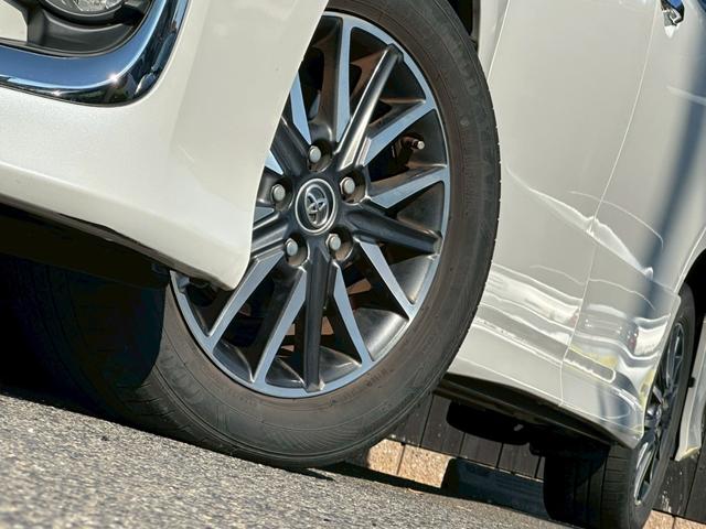 ヴォクシー ＺＳ　煌　両側電動スライドドア　純正９インチナビゲーション　フルセグ　純正フリップダウンモニター　バックカメラ　スマートキー　ＣＤ・ＤＶＤ再生　ＥＴＣ　純正アルミホイール　フォグライト　オートライト（17枚目）