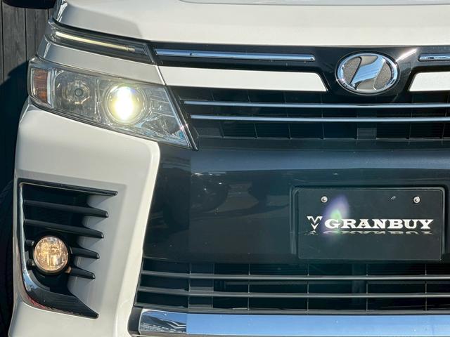 ヴォクシー ＺＳ　煌　両側電動スライドドア　純正９インチナビゲーション　フルセグ　純正フリップダウンモニター　バックカメラ　スマートキー　ＣＤ・ＤＶＤ再生　ＥＴＣ　純正アルミホイール　フォグライト　オートライト（18枚目）