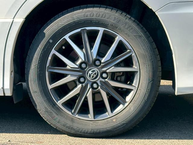 ヴォクシー ＺＳ　煌　両側電動スライドドア　純正９インチナビゲーション　フルセグ　純正フリップダウンモニター　バックカメラ　スマートキー　ＣＤ・ＤＶＤ再生　ＥＴＣ　純正アルミホイール　フォグライト　オートライト（27枚目）