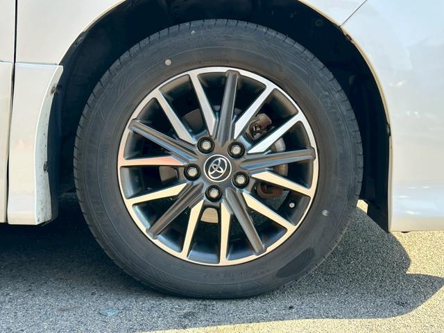 ヴォクシー ＺＳ　煌　両側電動スライドドア　純正９インチナビゲーション　フルセグ　純正フリップダウンモニター　バックカメラ　スマートキー　ＣＤ・ＤＶＤ再生　ＥＴＣ　純正アルミホイール　フォグライト　オートライト（29枚目）