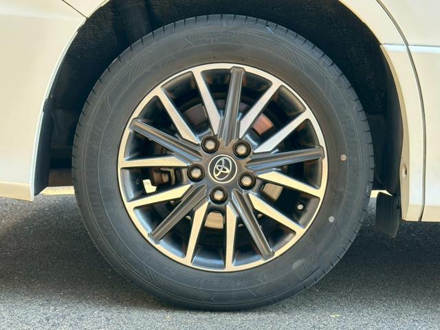 ヴォクシー ＺＳ　煌　両側電動スライドドア　純正９インチナビゲーション　フルセグ　純正フリップダウンモニター　バックカメラ　スマートキー　ＣＤ・ＤＶＤ再生　ＥＴＣ　純正アルミホイール　フォグライト　オートライト（30枚目）