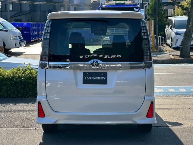 ヴォクシー ＺＳ　煌　両側電動スライドドア　純正９インチナビゲーション　フルセグ　純正フリップダウンモニター　バックカメラ　スマートキー　ＣＤ・ＤＶＤ再生　ＥＴＣ　純正アルミホイール　フォグライト　オートライト（40枚目）