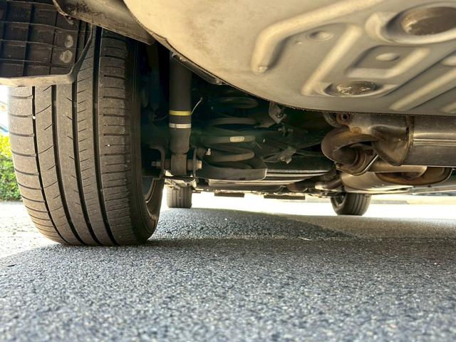 ヴォクシー ＺＳ　煌　両側電動スライドドア　純正９インチナビゲーション　フルセグ　純正フリップダウンモニター　バックカメラ　スマートキー　ＣＤ・ＤＶＤ再生　ＥＴＣ　純正アルミホイール　フォグライト　オートライト（42枚目）