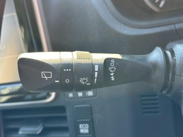 ヴォクシー ＺＳ　煌　両側電動スライドドア　純正９インチナビゲーション　フルセグ　純正フリップダウンモニター　バックカメラ　スマートキー　ＣＤ・ＤＶＤ再生　ＥＴＣ　純正アルミホイール　フォグライト　オートライト（52枚目）