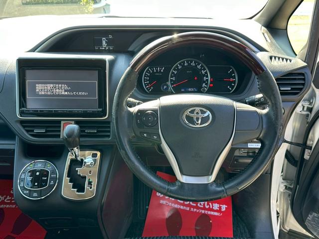 ヴォクシー ＺＳ　煌　両側電動スライドドア　純正９インチナビゲーション　フルセグ　純正フリップダウンモニター　バックカメラ　スマートキー　ＣＤ・ＤＶＤ再生　ＥＴＣ　純正アルミホイール　フォグライト　オートライト（62枚目）