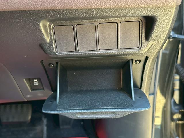 マークＸジオ ２４０Ｇ　ＡＬＰＩＮＥ７インチＨＤＤナビゲーション　ＣＤ・ＤＶＤ再生　ＥＴＣ　スマートキー　電動シート　Ｂｌｕｅｔｏｏｔｈ接続　助手席エアバック　純正アルミホイール　オートライト　フォグライト　スペアキー（63枚目）