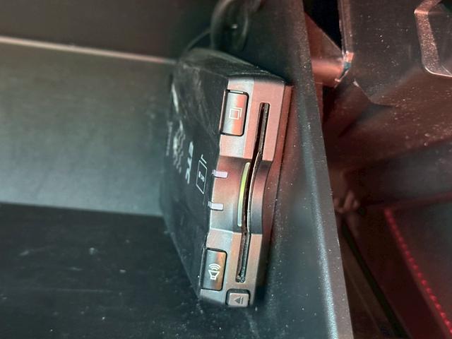 ８６ ＧＴリミテッド　ワンオーナー　７インチナビゲーション　フルセグ　ＣＤ・ＤＶＤ再生　Ｂｌｕｅｔｏｏｔｈオーディオ　ＥＴＣ　パドルシフト　オートライト　シートヒーター　スマートキー　純正１７インチアルミホイール（2枚目）