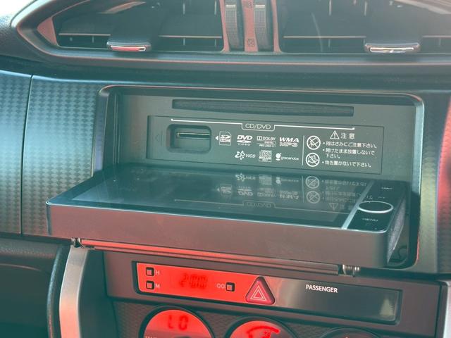 ８６ ＧＴリミテッド　ワンオーナー　７インチナビゲーション　フルセグ　ＣＤ・ＤＶＤ再生　Ｂｌｕｅｔｏｏｔｈオーディオ　ＥＴＣ　パドルシフト　オートライト　シートヒーター　スマートキー　純正１７インチアルミホイール（10枚目）