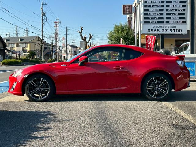 ８６ ＧＴリミテッド　ワンオーナー　７インチナビゲーション　フルセグ　ＣＤ・ＤＶＤ再生　Ｂｌｕｅｔｏｏｔｈオーディオ　ＥＴＣ　パドルシフト　オートライト　シートヒーター　スマートキー　純正１７インチアルミホイール（11枚目）