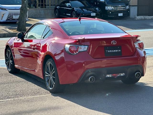 ８６ ＧＴリミテッド　ワンオーナー　７インチナビゲーション　フルセグ　ＣＤ・ＤＶＤ再生　Ｂｌｕｅｔｏｏｔｈオーディオ　ＥＴＣ　パドルシフト　オートライト　シートヒーター　スマートキー　純正１７インチアルミホイール（14枚目）