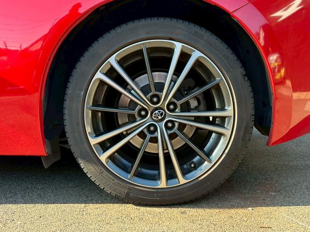 ８６ ＧＴリミテッド　ワンオーナー　７インチナビゲーション　フルセグ　ＣＤ・ＤＶＤ再生　Ｂｌｕｅｔｏｏｔｈオーディオ　ＥＴＣ　パドルシフト　オートライト　シートヒーター　スマートキー　純正１７インチアルミホイール（27枚目）