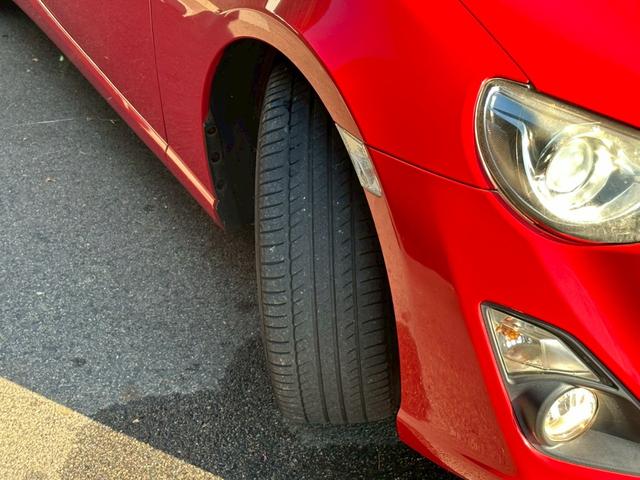 ８６ ＧＴリミテッド　ワンオーナー　７インチナビゲーション　フルセグ　ＣＤ・ＤＶＤ再生　Ｂｌｕｅｔｏｏｔｈオーディオ　ＥＴＣ　パドルシフト　オートライト　シートヒーター　スマートキー　純正１７インチアルミホイール（31枚目）