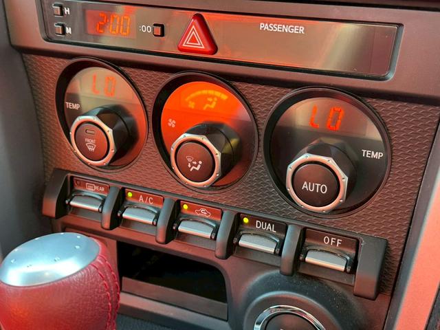 ８６ ＧＴリミテッド　ワンオーナー　７インチナビゲーション　フルセグ　ＣＤ・ＤＶＤ再生　Ｂｌｕｅｔｏｏｔｈオーディオ　ＥＴＣ　パドルシフト　オートライト　シートヒーター　スマートキー　純正１７インチアルミホイール（51枚目）