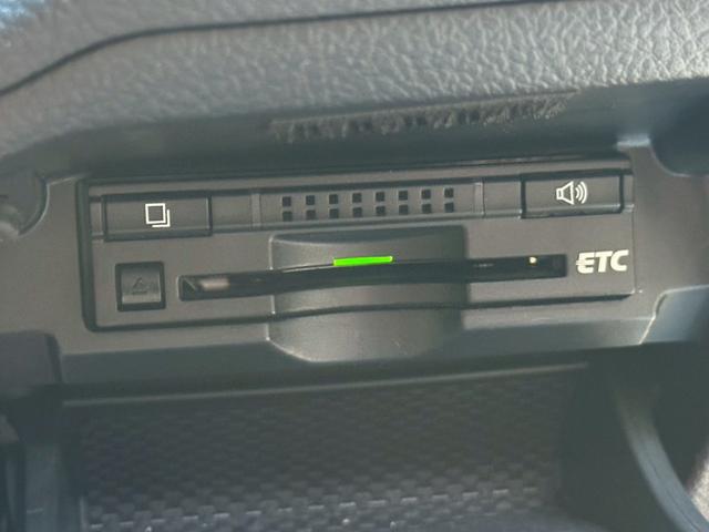 マークＸ プレミアム　シートヒーター　クルーズコントロール　フルセグ　ＣＤ・ＤＶＤ再生　ＲＩＺＬＥＹ１６インチアルミ　純正７インチナビ　ＥＴＣ　ハーフレザーシート　オートライト　バックカメラ　電動シート　スマートキー（9枚目）