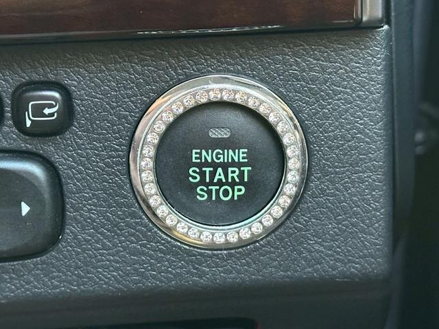 マークＸ プレミアム　シートヒーター　クルーズコントロール　フルセグ　ＣＤ・ＤＶＤ再生　ＲＩＺＬＥＹ１６インチアルミ　純正７インチナビ　ＥＴＣ　ハーフレザーシート　オートライト　バックカメラ　電動シート　スマートキー（10枚目）